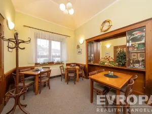 Prodej komerční nemovitosti, Hořice, náměstí Jiřího z Poděbrad, 330 m2
