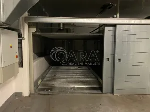 Pronájem garážového stání, Praha - Vinohrady, Francouzská, 14 m2