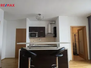 Pronájem bytu 2+kk, Karlovy Vary, Na Vyhlídce, 52 m2