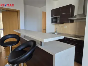 Pronájem bytu 2+kk, Karlovy Vary, Na Vyhlídce, 52 m2