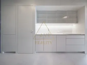 Pronájem atypického bytu, Praha - Modřany, Československého exilu, 41 m2