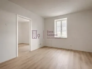 Pronájem bytu 2+kk, Jindřichův Hradec, nám. Míru, 39 m2