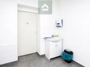 Pronájem obchodního prostoru, Plzeň - Jižní Předměstí, náměstí T. G. Masaryka, 40 m2