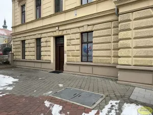 Pronájem obchodního prostoru, Kroměříž, Komenského náměstí, 12 m2