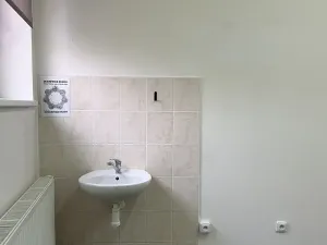 Pronájem obchodního prostoru, Kroměříž, Komenského náměstí, 12 m2