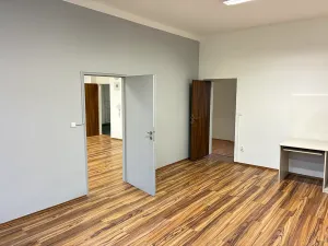 Pronájem kanceláře, Karlovy Vary, T. G. Masaryka, 72 m2