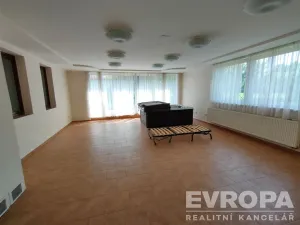 Prodej komerční nemovitosti, Uhlířské Janovice, Kolínská, 495 m2