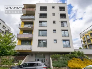 Prodej garážového stání, Praha - Hodkovičky, Šífařská, 13 m2