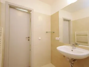 Pronájem kanceláře, Praha - Smíchov, Štefánikova, 63 m2