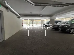 Pronájem garážového stání, Praha - Žižkov, U staré cihelny, 12 m2