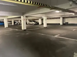 Prodej garážového stání, Praha, Na hroudě, 16 m2