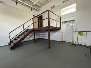 Pronájem obchodního prostoru, Praha - Horní Počernice, Komárovská, 210 m2