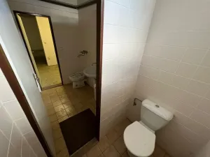 Pronájem obchodního prostoru, Praha - Horní Počernice, Komárovská, 210 m2