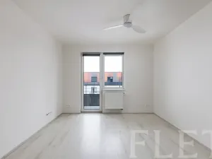 Pronájem bytu 1+kk, Praha - Letňany, Škrábkových, 28 m2