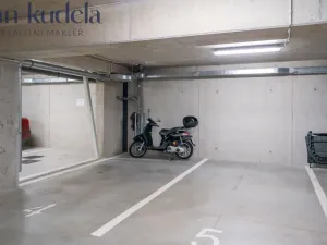 Pronájem garážového stání, Brno, Kumpoštova, 18 m2