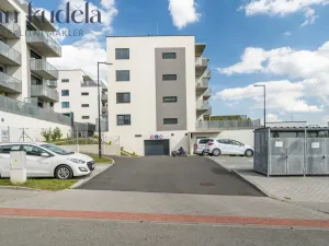 Pronájem garážového stání, Brno, Kumpoštova, 18 m2