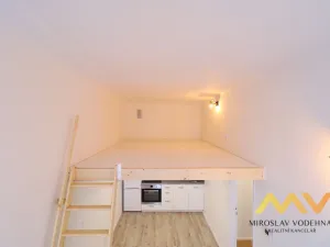 Pronájem bytu 2+kk, Hradec Králové, Dlouhá, 36 m2