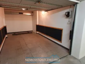 Pronájem garáže, Znojmo, Jarošova, 18 m2