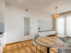 Pronájem bytu 1+kk, Praha - Malešice, Mölzerova, 30 m2