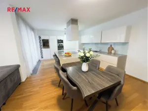 Pronájem bytu 4+kk, Praha - Žižkov, Ke kapslovně, 156 m2