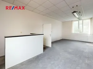 Pronájem skladu, Pardubice, Bohdanečská, 390 m2