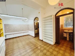 Pronájem obchodního prostoru, Benešov, Masarykovo náměstí, 60 m2