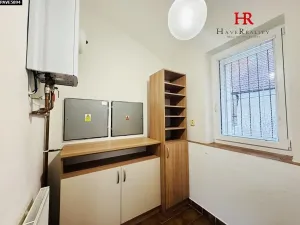 Pronájem obchodního prostoru, Benešov, Masarykovo náměstí, 60 m2