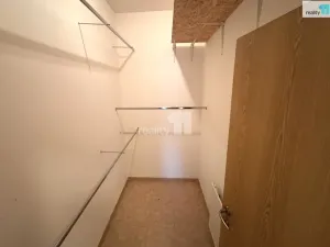 Pronájem bytu 3+1, Praha - Vysočany, Kolbenova, 100 m2