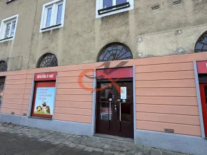 Pronájem obchodního prostoru, Rožnov pod Radhoštěm, Náměstí Míru, 84 m2