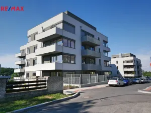 Pronájem bytu 1+kk, Praha, Hadovitá, 38 m2