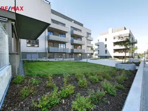 Pronájem bytu 1+kk, Praha, Hadovitá, 38 m2