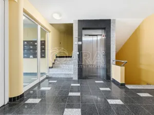 Pronájem kanceláře, Praha - Kobylisy, Nad Šutkou, 58 m2