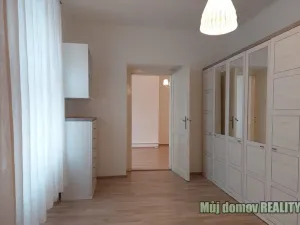 Pronájem bytu 2+1, Praha - Žižkov, Žerotínova, 70 m2