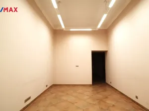 Pronájem obchodního prostoru, Karlovy Vary, Jugoslávská, 31 m2