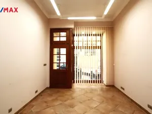 Pronájem obchodního prostoru, Karlovy Vary, Jugoslávská, 31 m2