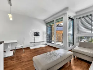 Pronájem bytu 3+kk, Praha - Vršovice, U Roháčových kasáren, 71 m2