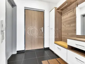 Pronájem bytu 3+kk, Praha - Vršovice, U Roháčových kasáren, 71 m2