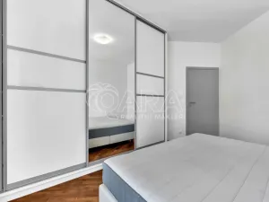 Pronájem bytu 3+kk, Praha - Vršovice, U Roháčových kasáren, 71 m2