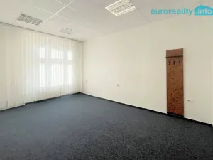 Pronájem kanceláře, Mariánské Lázně, třída Vítězství, 16 m2