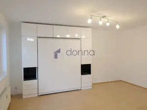 Pronájem bytu 1+kk, Praha, Mikanova, 40 m2
