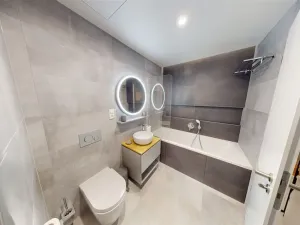 Pronájem garážového stání, Praha - Strašnice, Ramonova, 64 m2