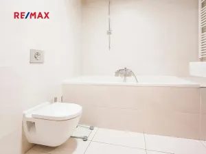 Prodej bytu 1+kk, Praha - Žižkov, Ke kapslovně, 38 m2