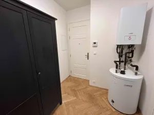 Pronájem bytu 1+kk, Praha - Bubeneč, Korunovační, 28 m2