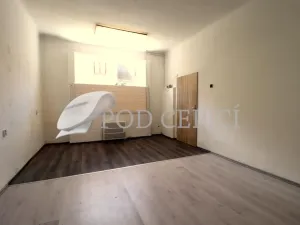 Pronájem kanceláře, Brno - Židenice, Stejskalova, 73 m2