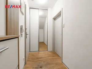 Pronájem bytu 1+kk, Praha - Dejvice, Velvarská, 44 m2
