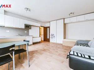 Pronájem bytu 1+kk, Pardubice - Zelené Předměstí, Milheimova, 34 m2