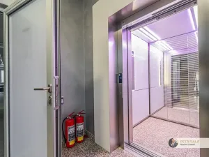 Pronájem kanceláře, Praha, Dopraváků, 258 m2