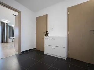 Pronájem bytu 2+kk, Praha - Hloubětín, Krylovecká, 53 m2