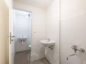 Pronájem obchodního prostoru, Brandýs nad Labem-Stará Boleslav - Brandýs nad Labem, Masarykovo náměstí, 92 m2