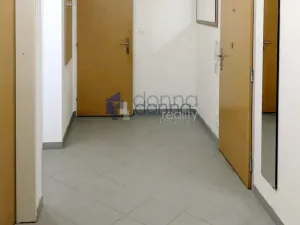 Pronájem bytu 3+kk, Praha, Pod Harfou, 76 m2